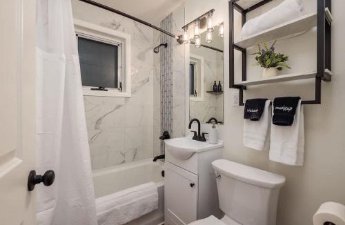 Downtown Anchorage Apartment | Downtown Nordic Studio - King Bed - Walkable