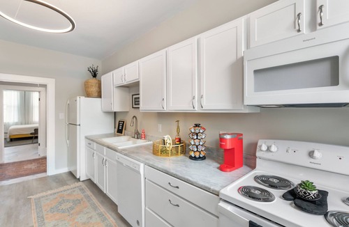 Greeneville Apartment | Downtown Overlook Spacious4-bed apt w WiFi, arcade,kitchen in Greeneville