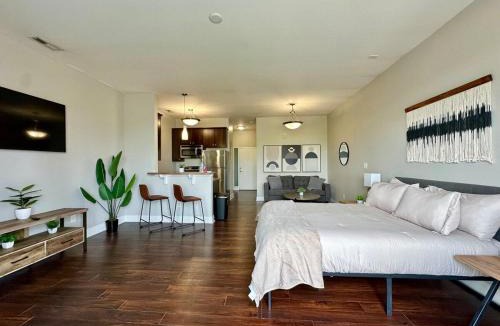 Cole-Noble District Apartment | Downtown Penthouse Loft with View