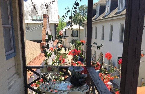 Old Town Villa | Downtown penthouse Villa Aviles with wifi