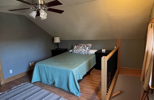 Village of Pewaukee House | Downtown Pewaukee! Close to the beach.