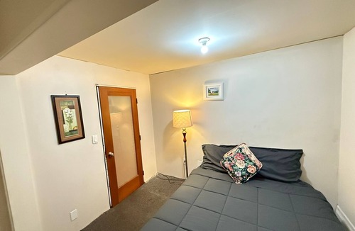 Surrey Bed & Breakfast | Downtown Private 2 Bedroom Independent Suite