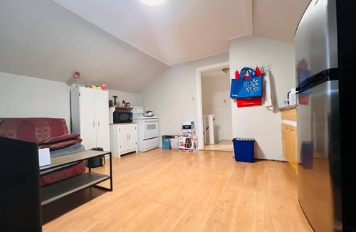 Medicine Hat House | Downtown Private Loft