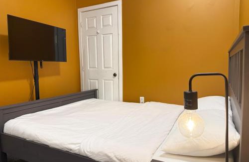 Church and Wellesley House | Downtown Private Room without Window