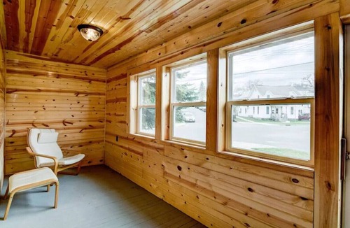 Eau Claire House | Downtown Retreat Near Mayo &UWEC