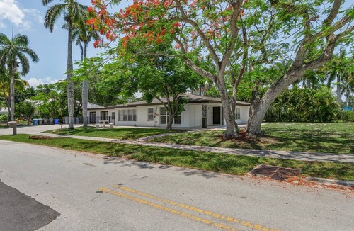 Fort Myers River District House | Downtown Retreat
