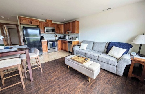 Chelan Condo | Downtown Retreat: Walkable, LAKE & Mountain VIEWS