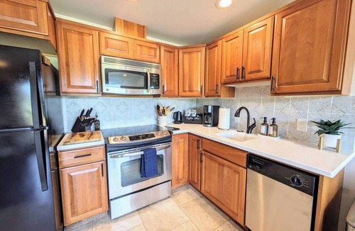 Chelan Condo | Downtown Retreat: Walkable, LAKE & Mountain VIEWS