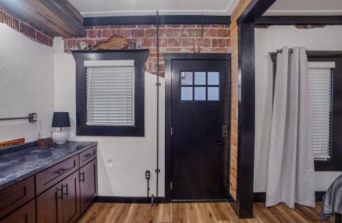 Somerset Apartment | Downtown Rustic KY Retreat, Columbia House Unit B