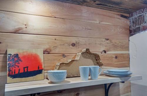 Somerset Apartment | Downtown Rustic KY Retreat, Columbia House Unit B