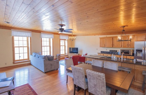 Mineral Point House | Downtown's Best View at Howdle's Retreat