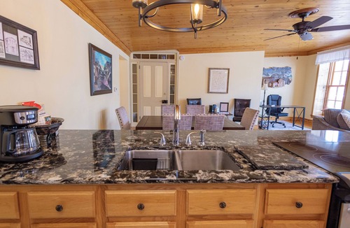 Mineral Point House | Downtown's Best View at Howdle's Retreat