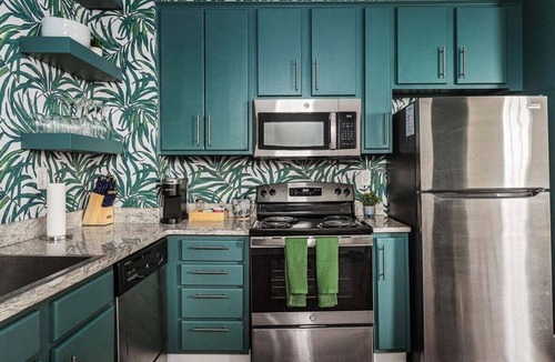 Dixon Park House | Downtown Savannah * 2 Bedroom * Firepit * Dogs OK * Private Patio