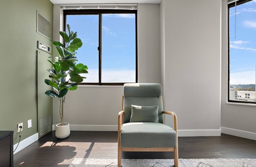 Downtown Minneapolis Condo | Downtown Skyview - 16th fl - Parking - Pool - Gym
