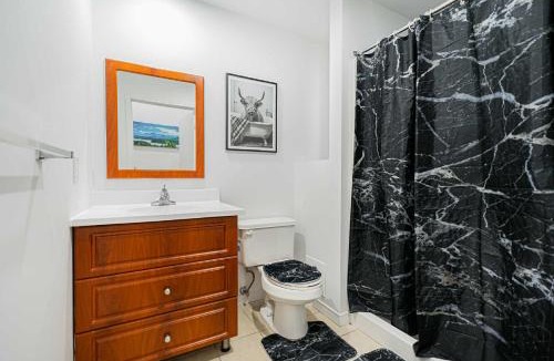 Montreal Apartment | Downtown Studio For 2 Guests with Parking