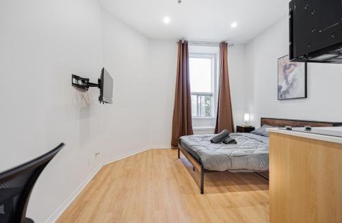 Montreal Apartment | Downtown Studio For 2 Guests with Parking