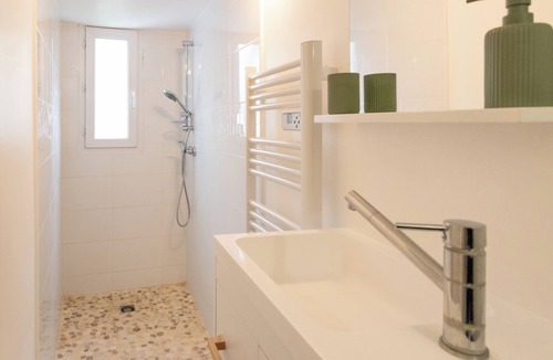 Troyes Apartment | Downtown studio, quiet, charming, wifi