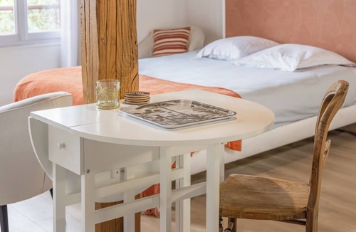 Troyes Apartment | Downtown studio, quiet, charming, wifi