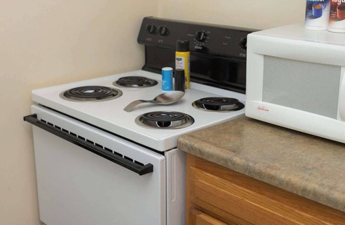 Downtown Pittsburgh Apartment | Downtown Studio Retreat | Queen Bed + 55” Smart TV + River Views