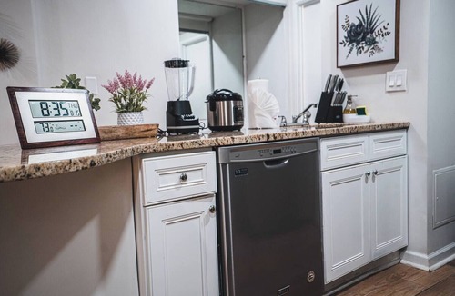Downtown Atlanta Apartment | Downtown Studio, Skyline View, Walk to Attractions