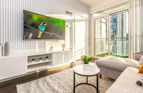 CityPlace Apartment | Downtown Toronto 2-Bedroom Apartment with Balcony & City View - Sleeps 6