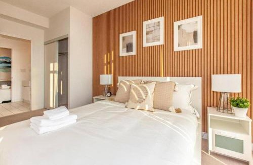 CityPlace Apartment | Downtown Toronto 2-Bedroom Apartment with Balcony & City View - Sleeps 6