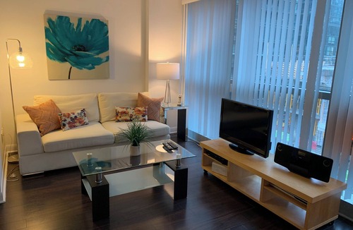 Toronto Entertainment District Condo | Downtown Toronto Executive Furnished Condo In Entertainment & Business District