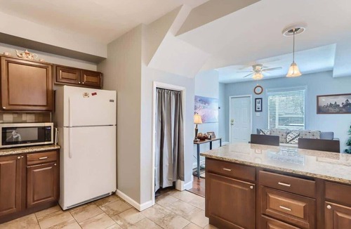 Lafayette House | Downtown Tranquility: 2BDR Escape in Lafayette