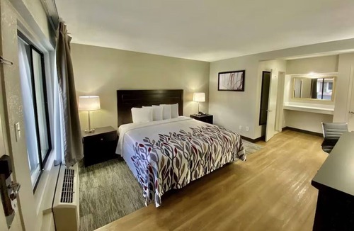 Feldman's Hotel | Downtown Tucson King Bed Stay w/Outdoor Pool, WiFi & Free Parking