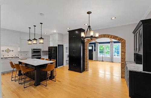Wisconsin Dells House | Downtown-ULTIMATE Fam & Friend Getaway! Arcade GameRoom- Basketball Court