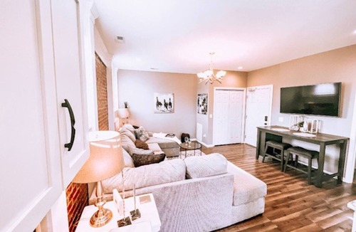 Beaver Dam Apartment | Downtown Upscale Apartment 1bdrm