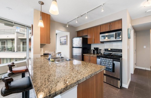 Crosstown Condo | Downtown Vancouver Condo, Pool, Gym, Skytrain