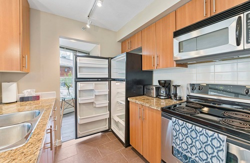 Crosstown Condo | Downtown Vancouver Condo, Pool, Gym, Skytrain