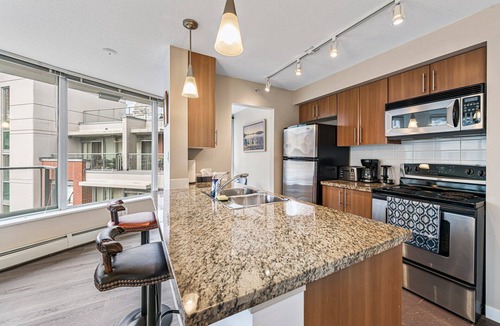 Crosstown Condo | Downtown Vancouver Condo, Pool, Gym, Skytrain