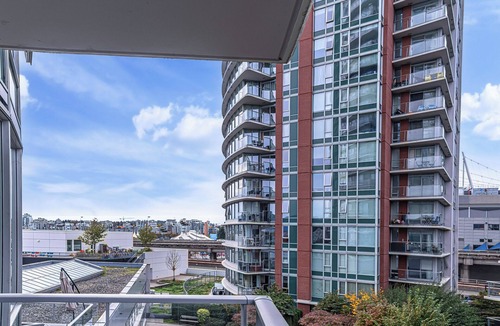 Crosstown Condo | Downtown Vancouver Condo, Pool, Gym, Skytrain