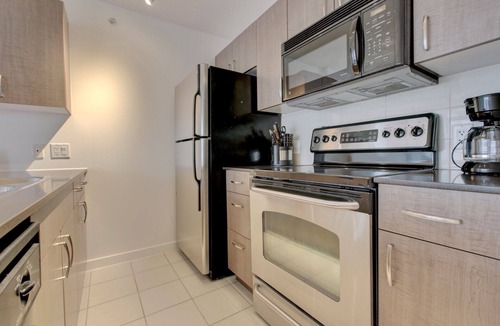 Central Condo | Downtown Vancouver Luxury Furnished Condo.