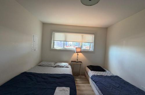 Chinatown House | Downtown Vancouver Modern Apartment Room - Walk to BC Stadium, Skytrain- Free Parking