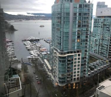 Coal Harbour House | Downtown Vancouver Private Guest Room
