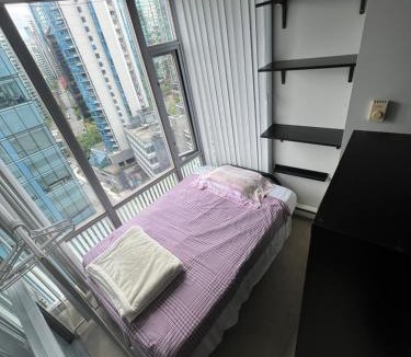 Coal Harbour Apartment | Downtown Vancouver Private Guest Room