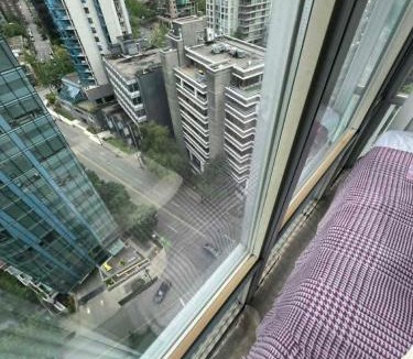 Coal Harbour Apartment | Downtown Vancouver Private Guest Room