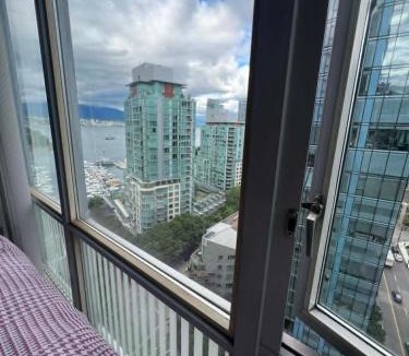 Coal Harbour Apartment | Downtown Vancouver Private Guest Room