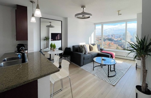 Crosstown Condo | Downtown Vancouver with False Creek View, across from Rogers Arena & BC Place