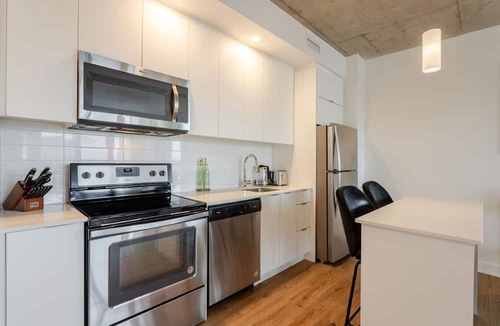Quartier des Spectacles Apartment | Downtown View Apartment | Free Parking
