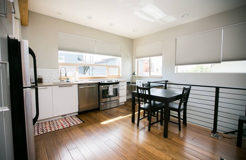 Old Town North House | Downtown Views Guesthouse