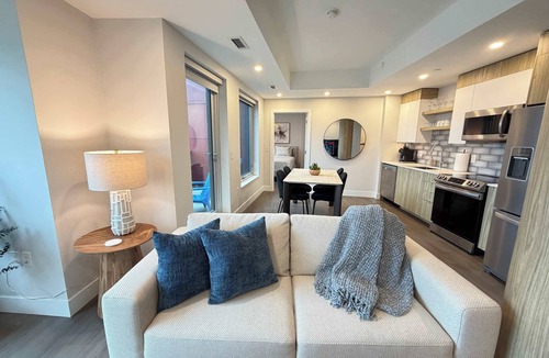 Downtown Halifax Apartment | Downtown Waterview, 2 BR/2 Bath with 6 appliances