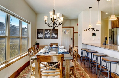 Rendezvous House | Downtown WP Chalet 89 I Private Hot Tub I Great Views I Bunk Room I Discounted Attractions