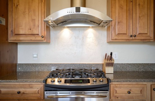 Bear Crossing House | Downtown WP Chalet 1415 I Private Hot Tub I Great Views I Bunk Room I Discounted Attractions