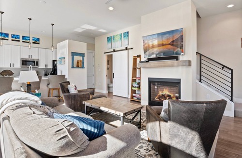 Winter Park House | Downtown WP Corner Loft 24 I Huge Hot Tub I Great Views I Bunk Beds I Discounted Attractions