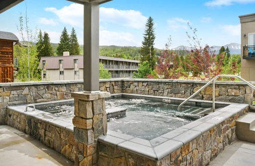 Winter Park House | Downtown WP Loft 14 I Hot Tub I Great Views I Bunk Beds I Discounted Attractions