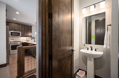 Rendezvous House | Downtown WP River Run 75 I Great Views I Hot Tub I Bunk Room I Discounted Attractions
